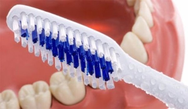 как ухаживать за зубными протезами